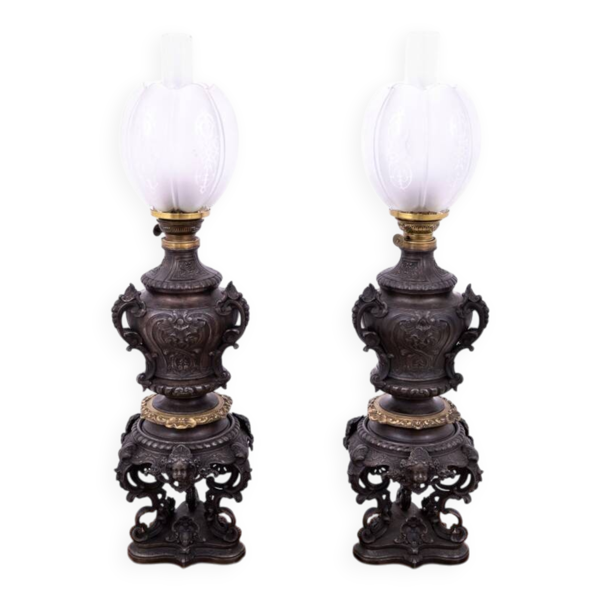 Paire de lampes à huile en bronze, France, vers 1880.