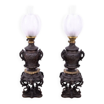 Paire de lampes à huile en bronze, France, vers 1880.