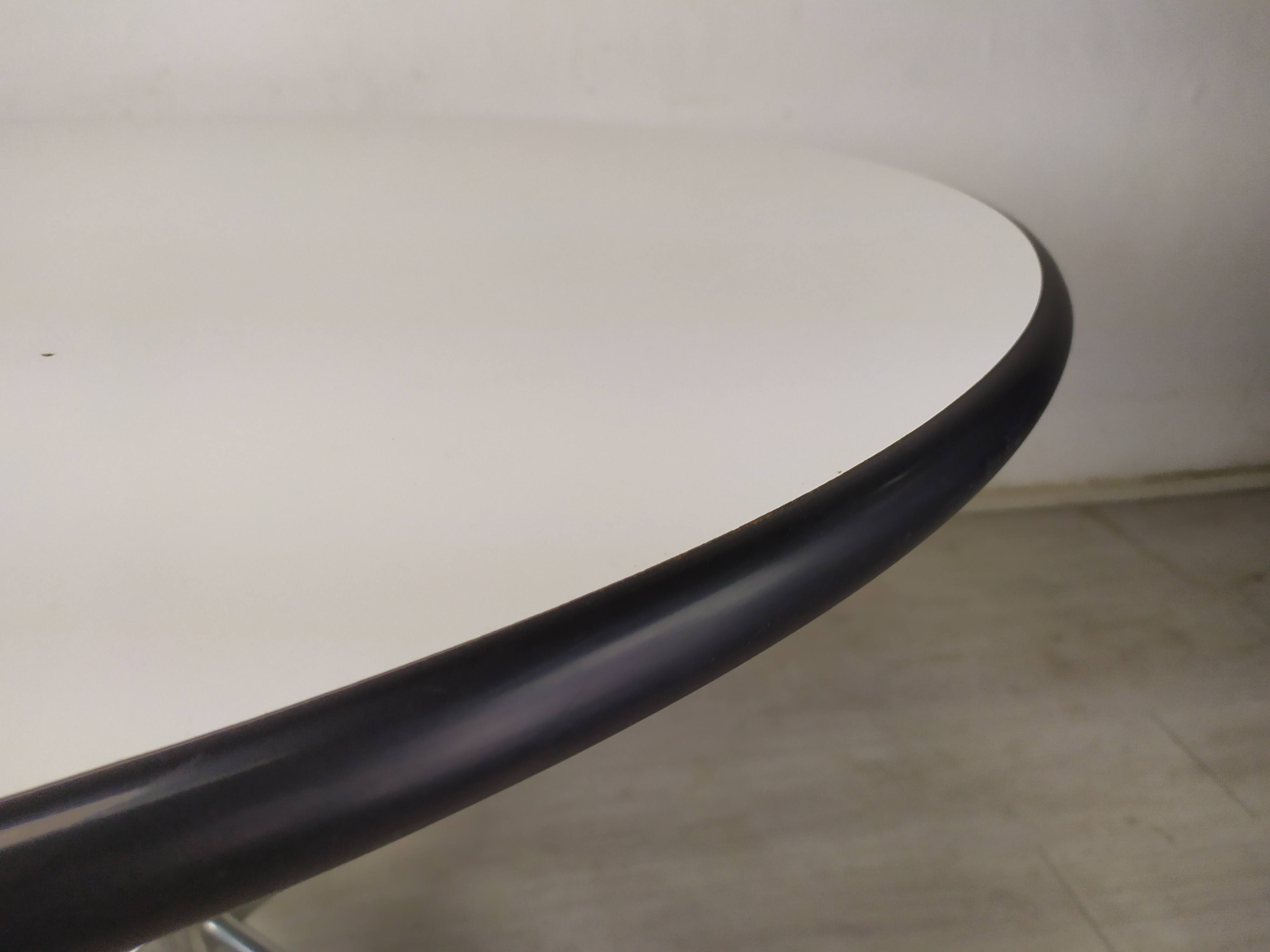 Round table Giancarlo Piretti