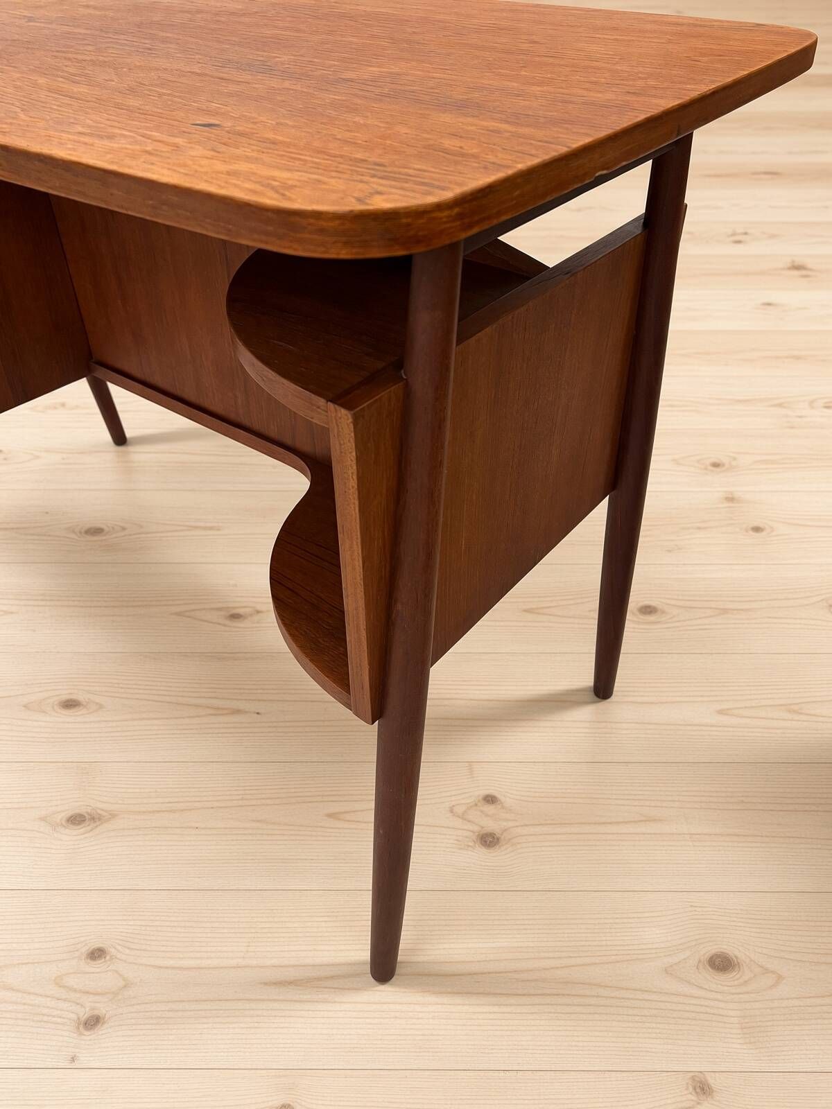 Bureau en teck petit danois par Gunnar Nielsen pour Tibergaard