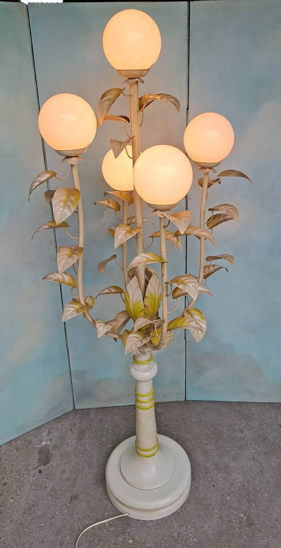1970s Hollywood Regency floor lamp with 5 globes