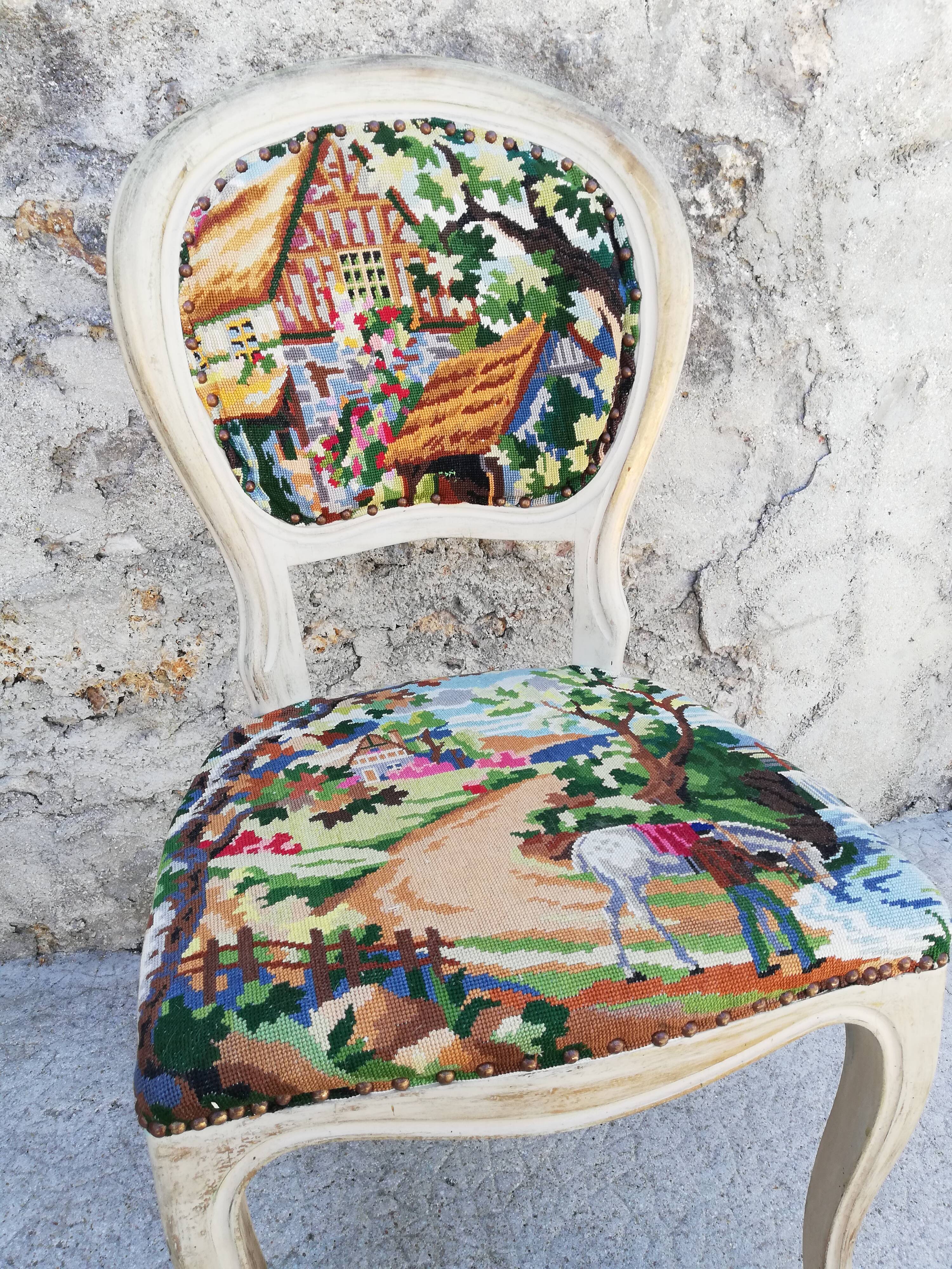 Duo of chairs medallions