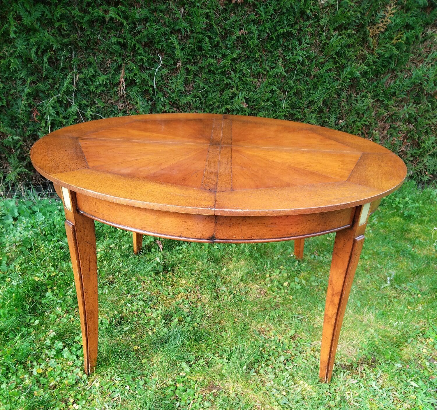 Directoire style round table with extensions