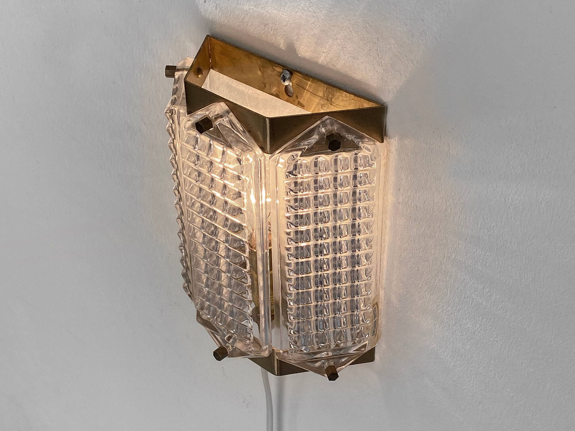 Brass and glass wall light/Sconce by Wiktor Berndt for Flygsfors. Sweden 1960s