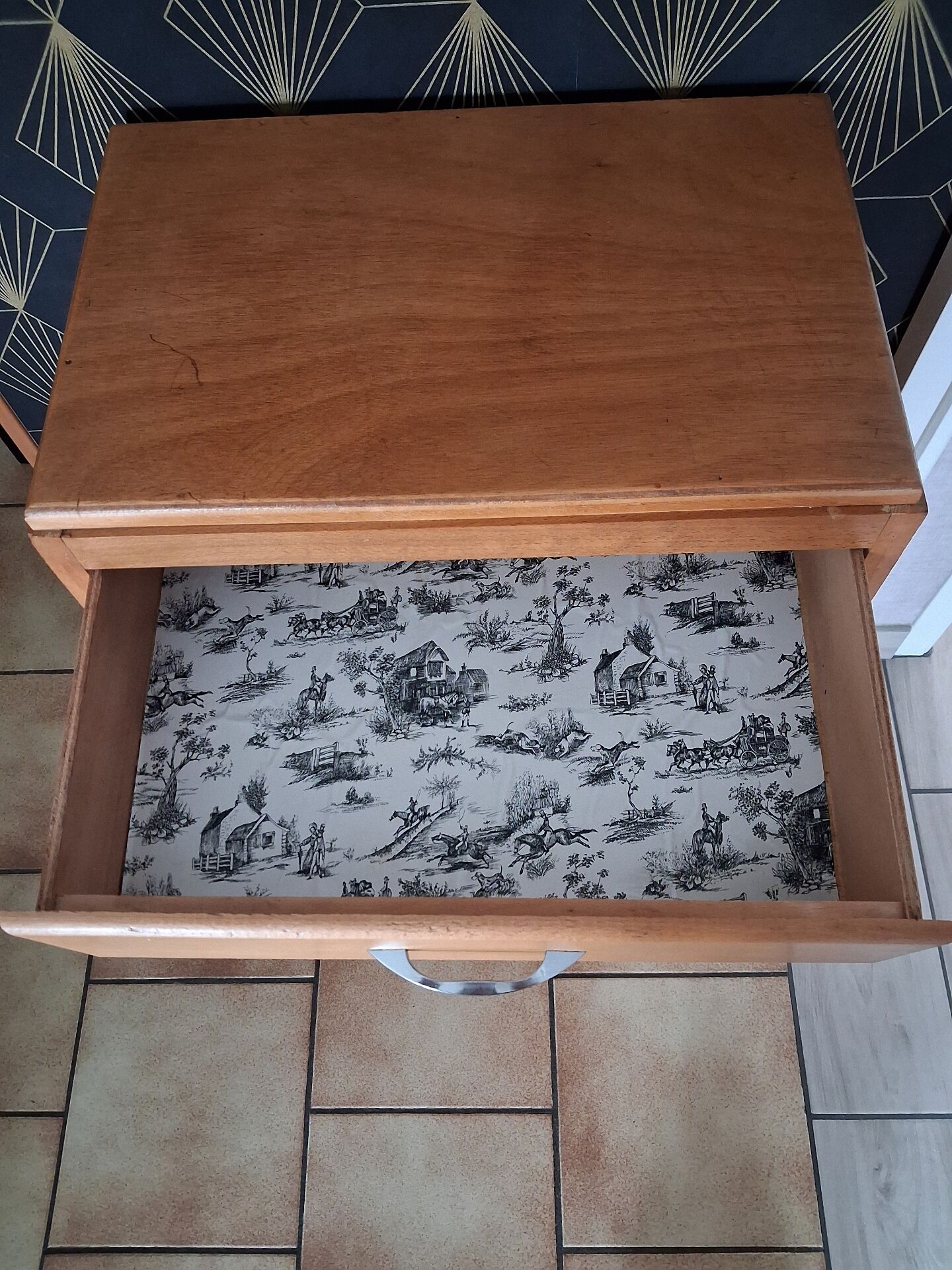 Vintage chest of drawers
