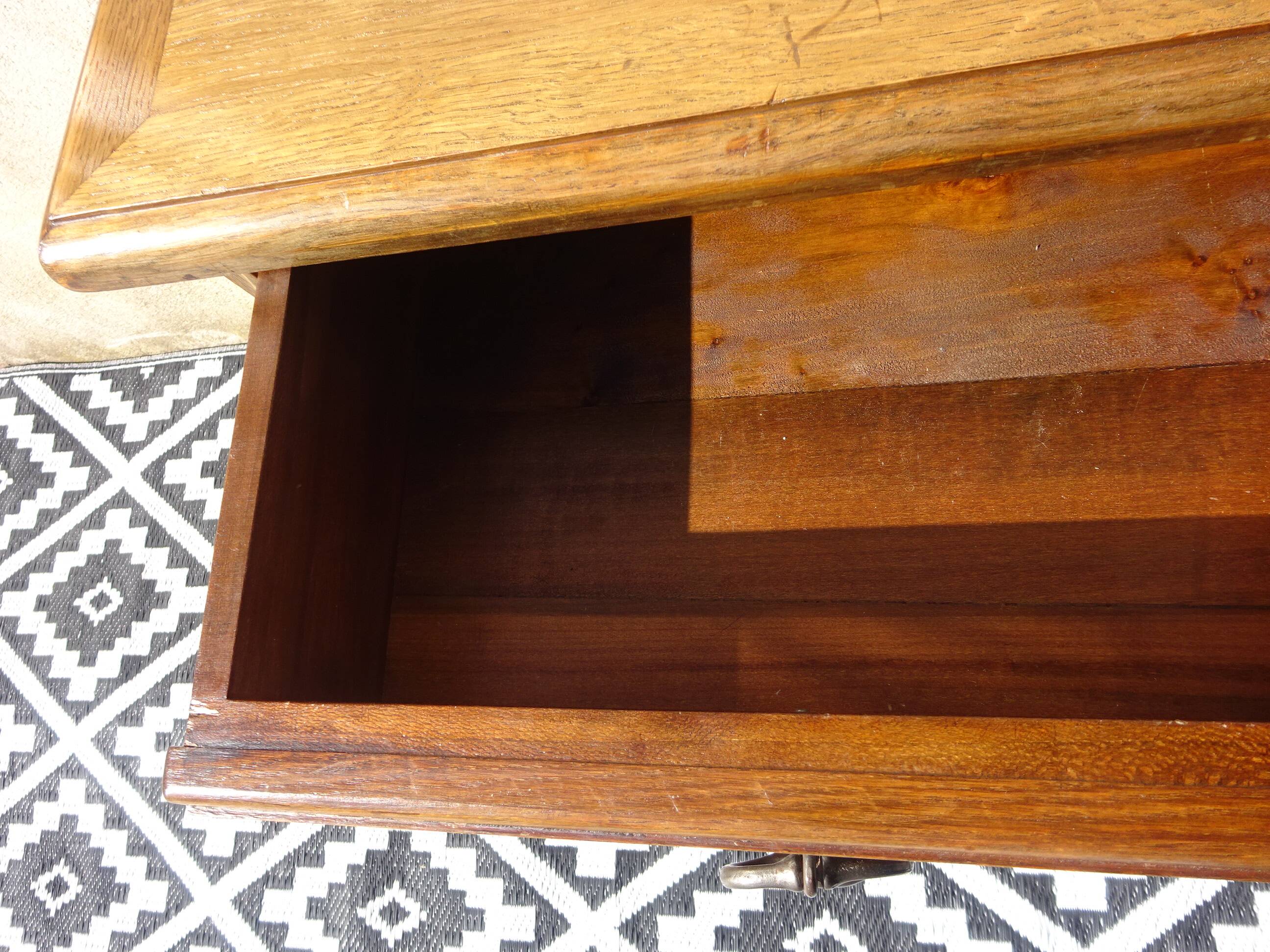 Rustic wooden confiturer