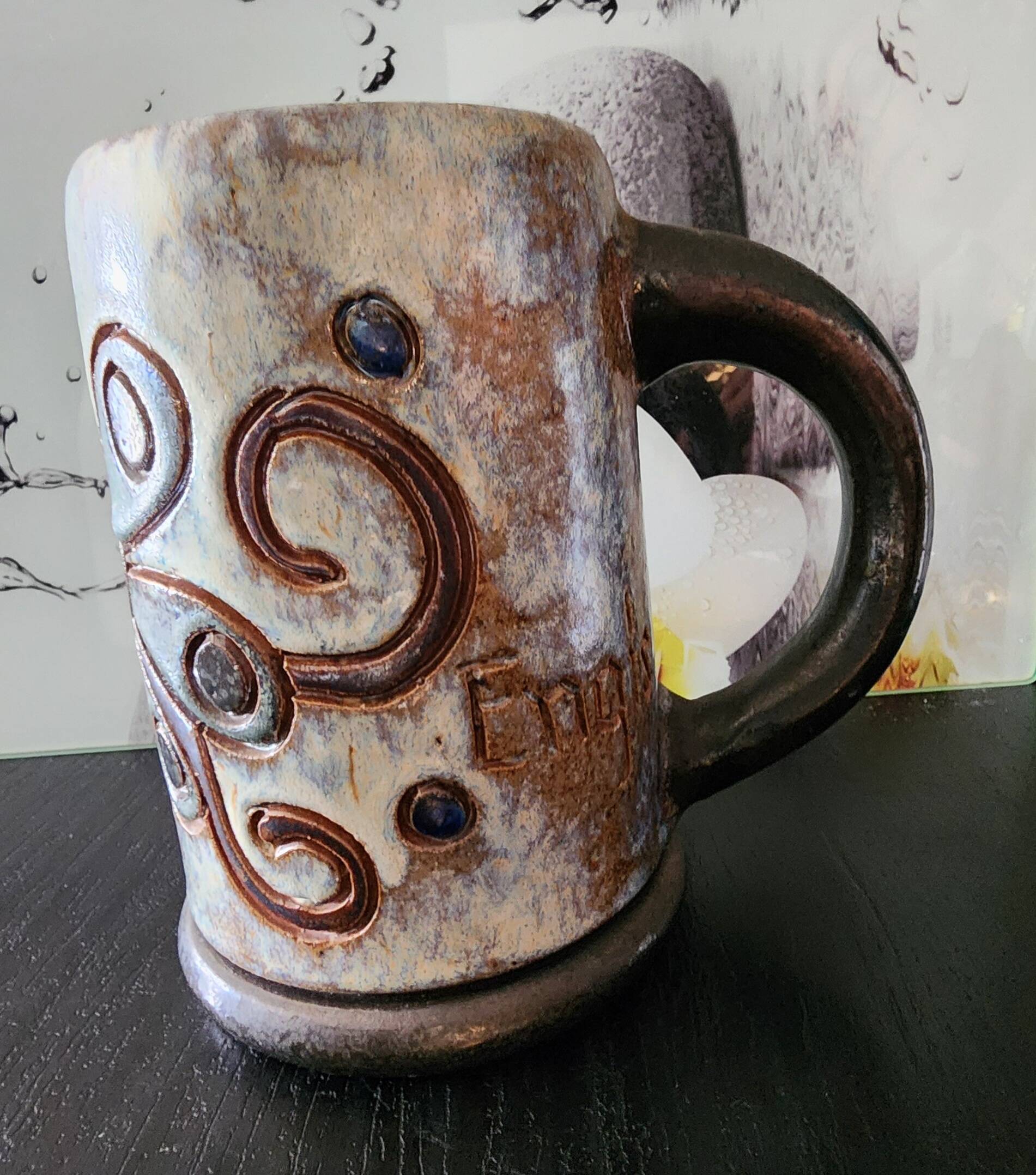 Chopped stoneware mug signed Dubois, vintage ceramic engraved with spirals, height 17cm.