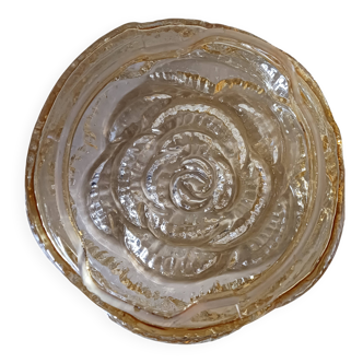 Plafonnier en verre moulé .