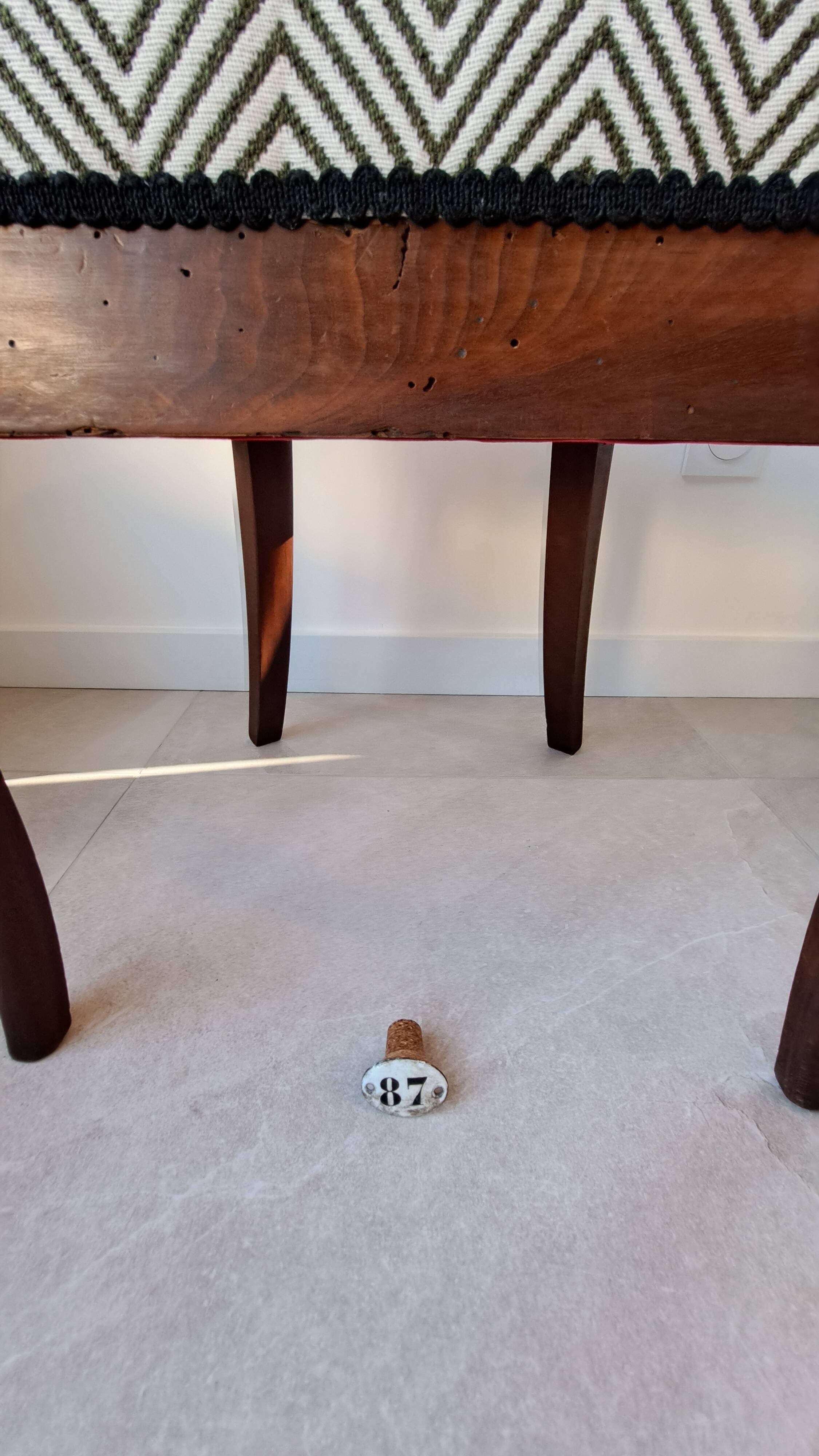 Pair of mahogany gondola chairs – Empire style – 20th century, restored