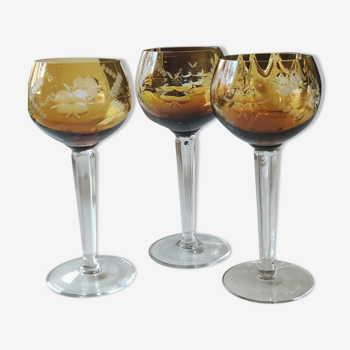 Lot de 3 verres à pied art déco, Val Saint Lambert, Roemer, couleur ambre, délicatement ciselés