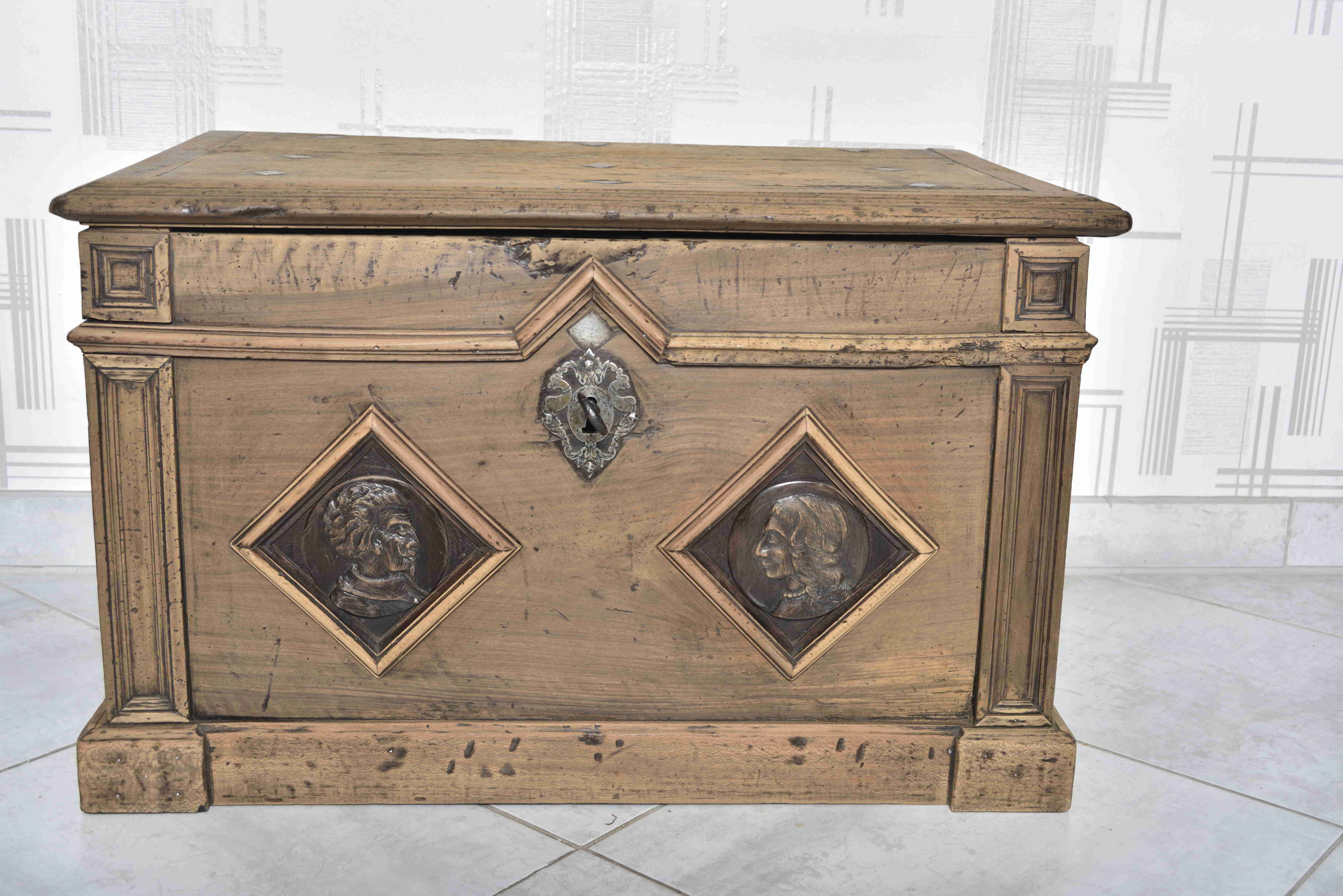 Oak chest early XVIIIth