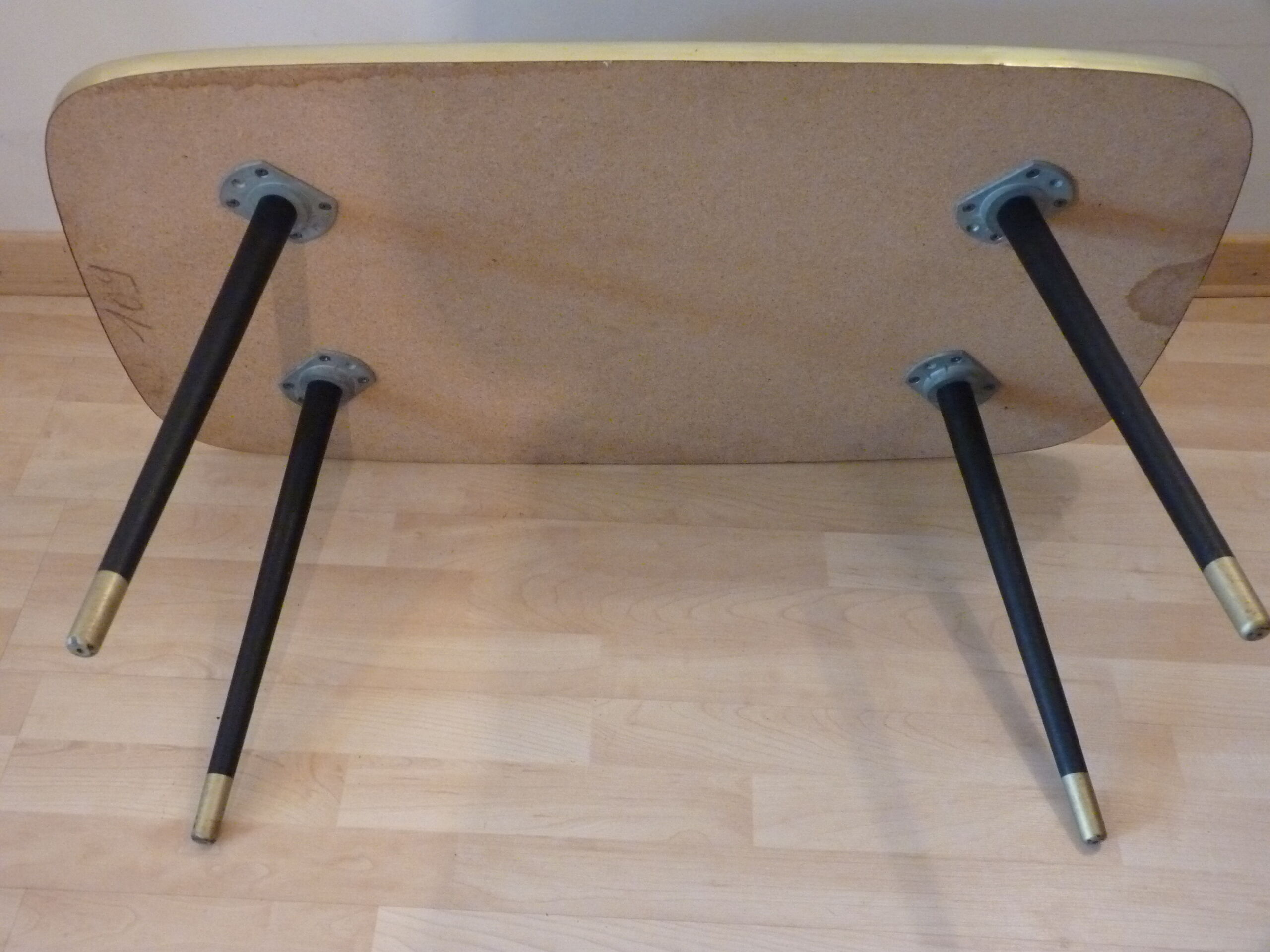 Coffee table decor flower years 60