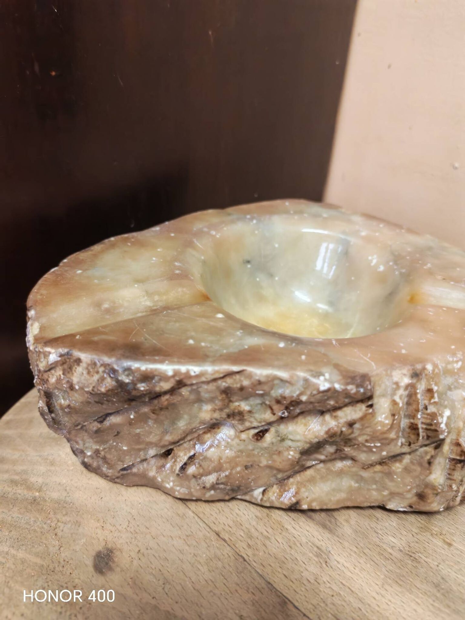 Ashtray in alabaster, brutalist style, Italy 1960.