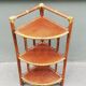 Etagère d'angle en bambou et rotin