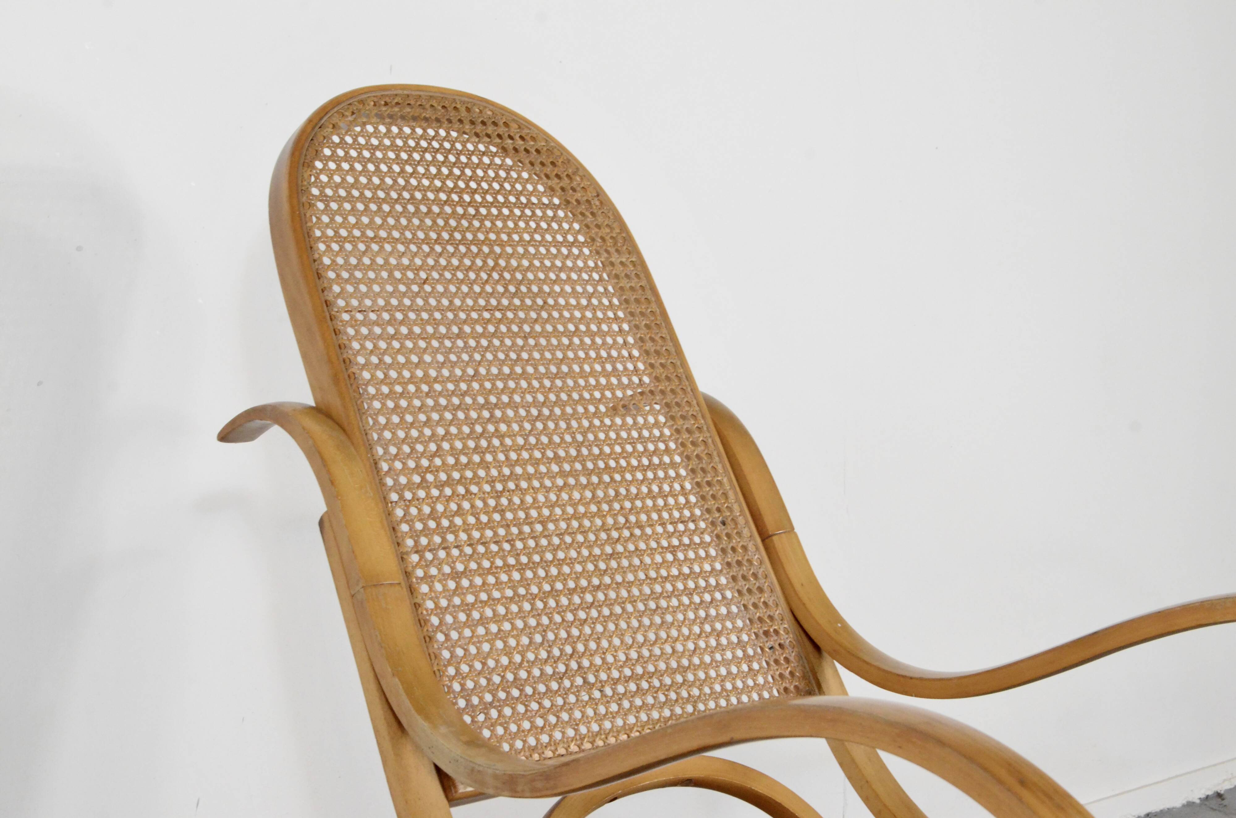 Fauteuil à bascule italien Luigi Crassevig en bois courbé