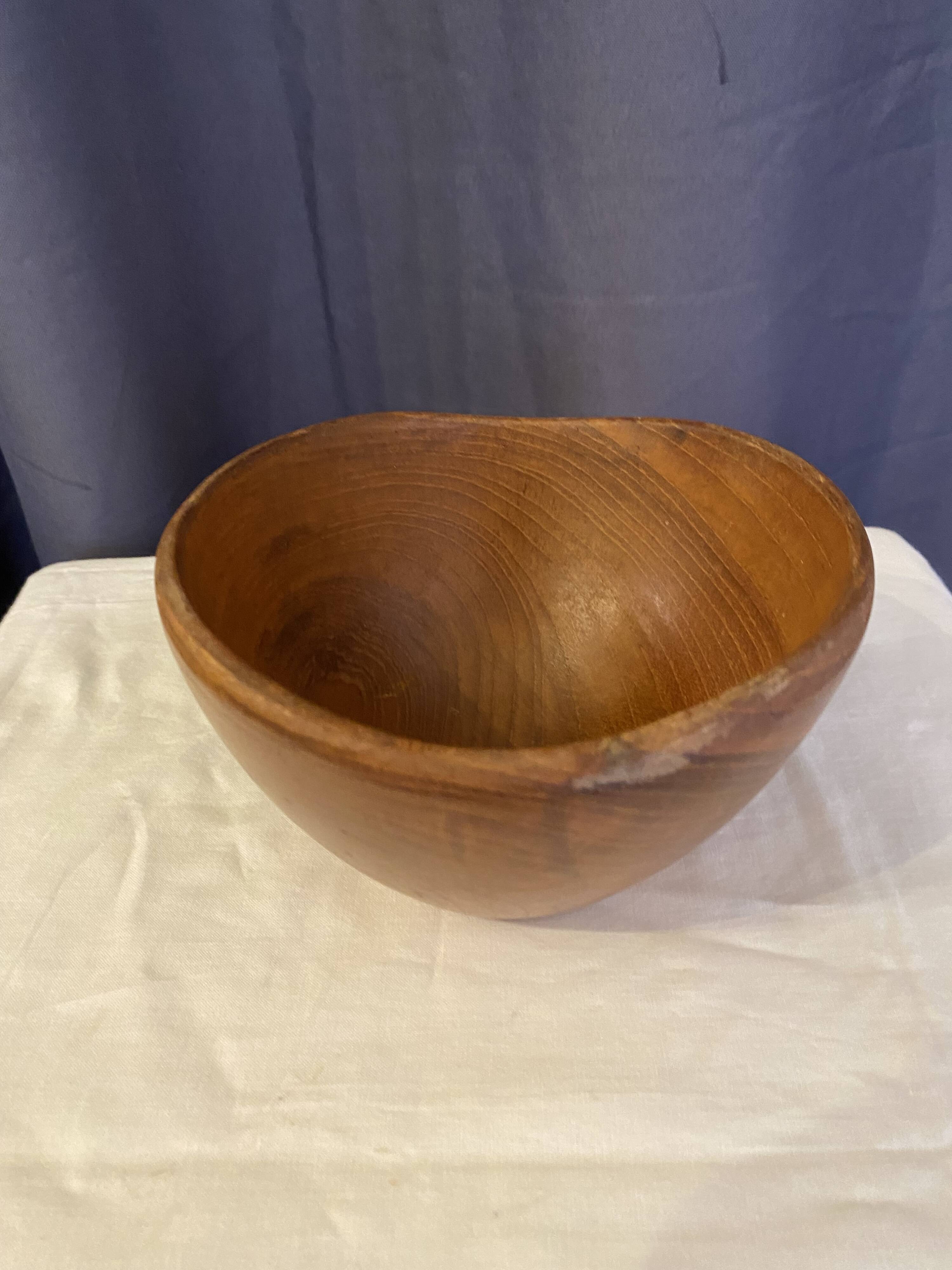 Salad bowl in bur walnut round shape honey color