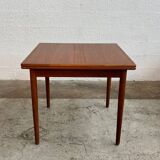 Scandinavian table with extensions