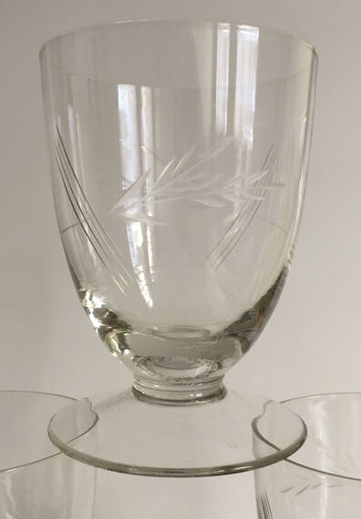 Set of 8 antique water glasses engraved on stand