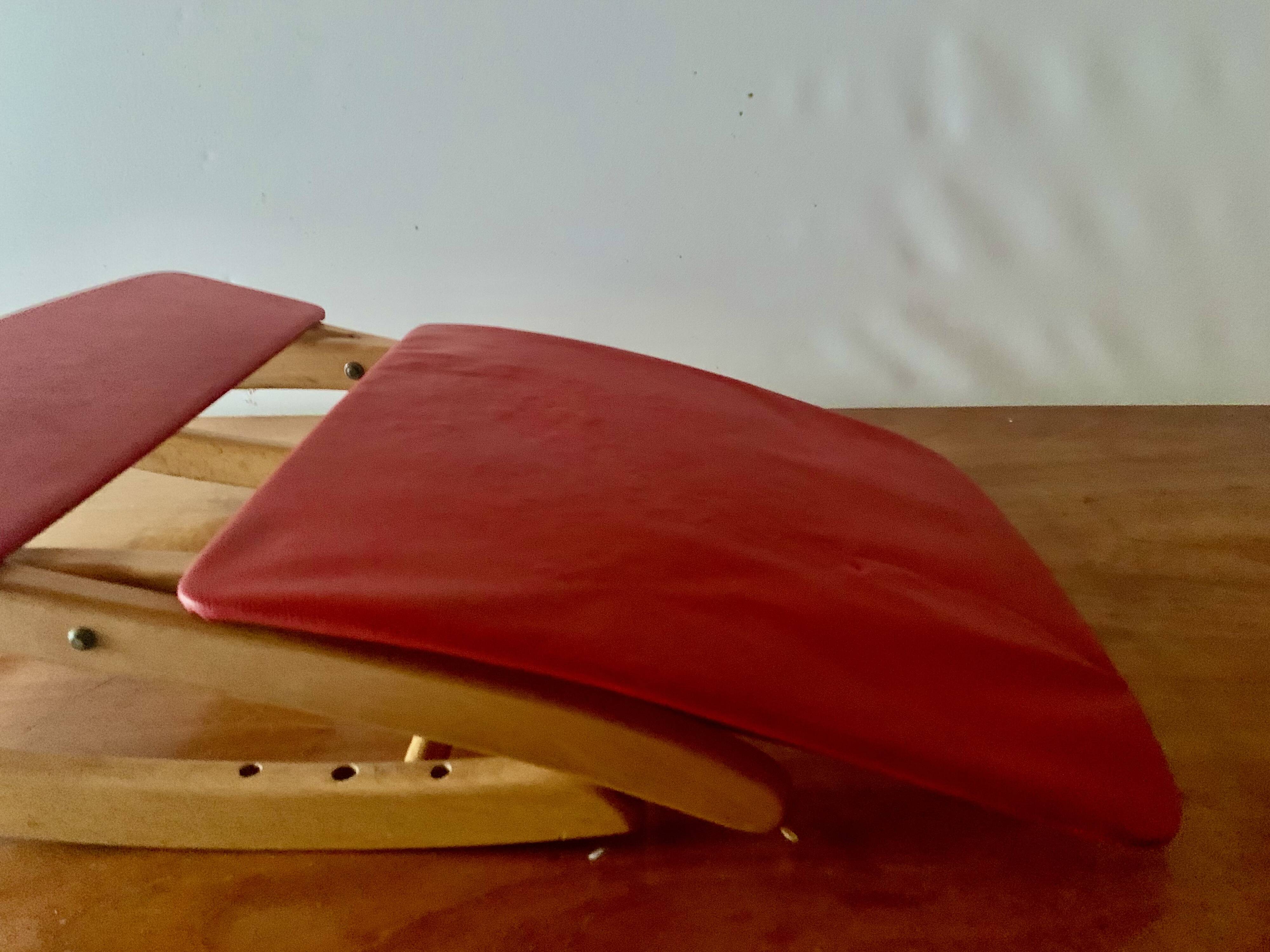 Vintage rocking footstool in red Skai and wood