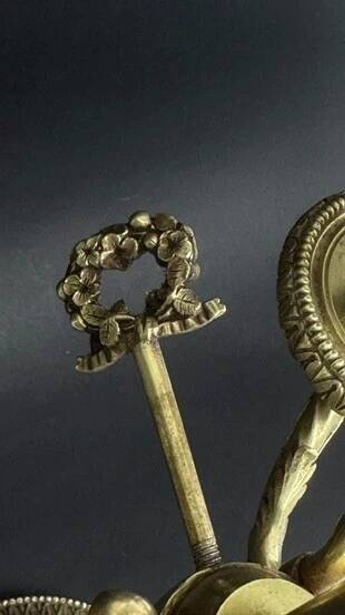 Bronze bouillotte lamp from the 19th century.