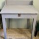 Petit bureau enfant vintage gris