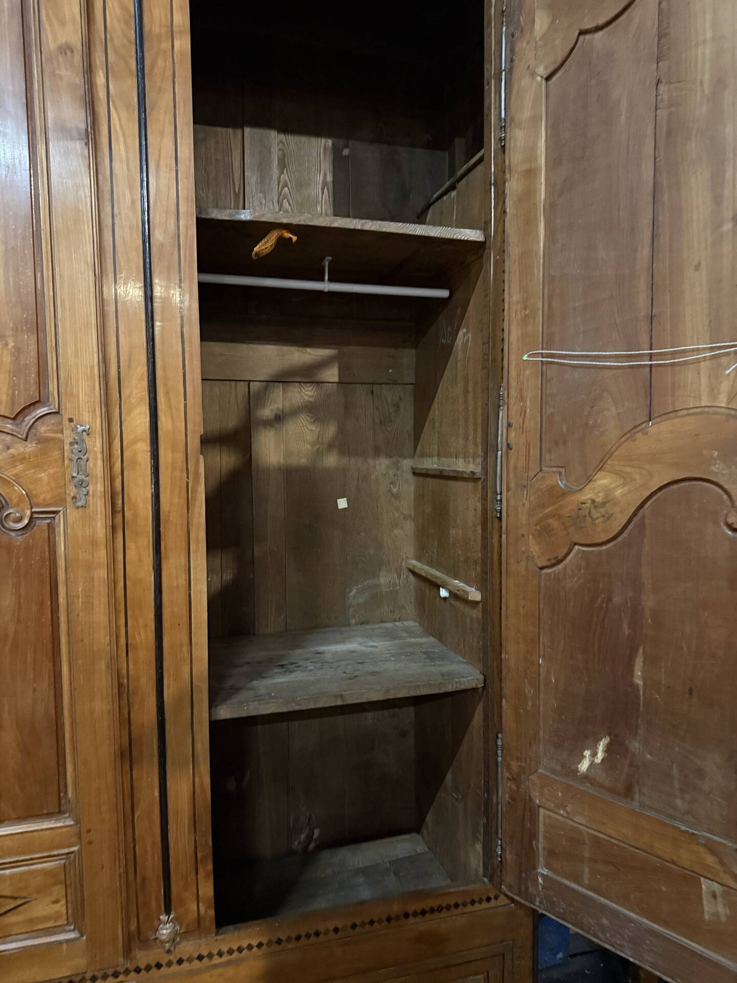 Armoire Saintongeaise avec porte latérale
