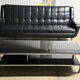 Table basse design vintage chrome et verre fumé noir sur roulettes