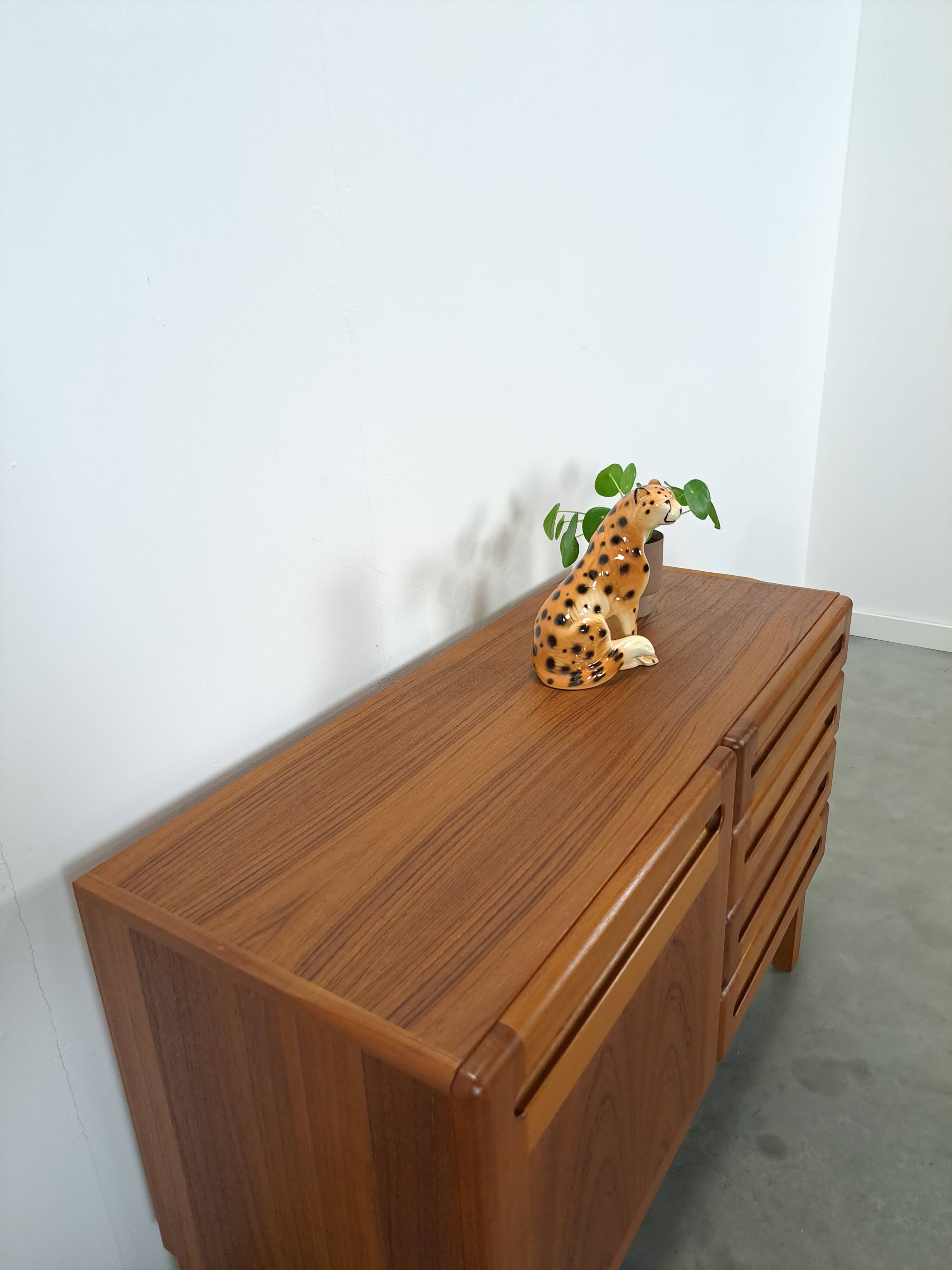 Deens design teak dressoir Dyrlund
