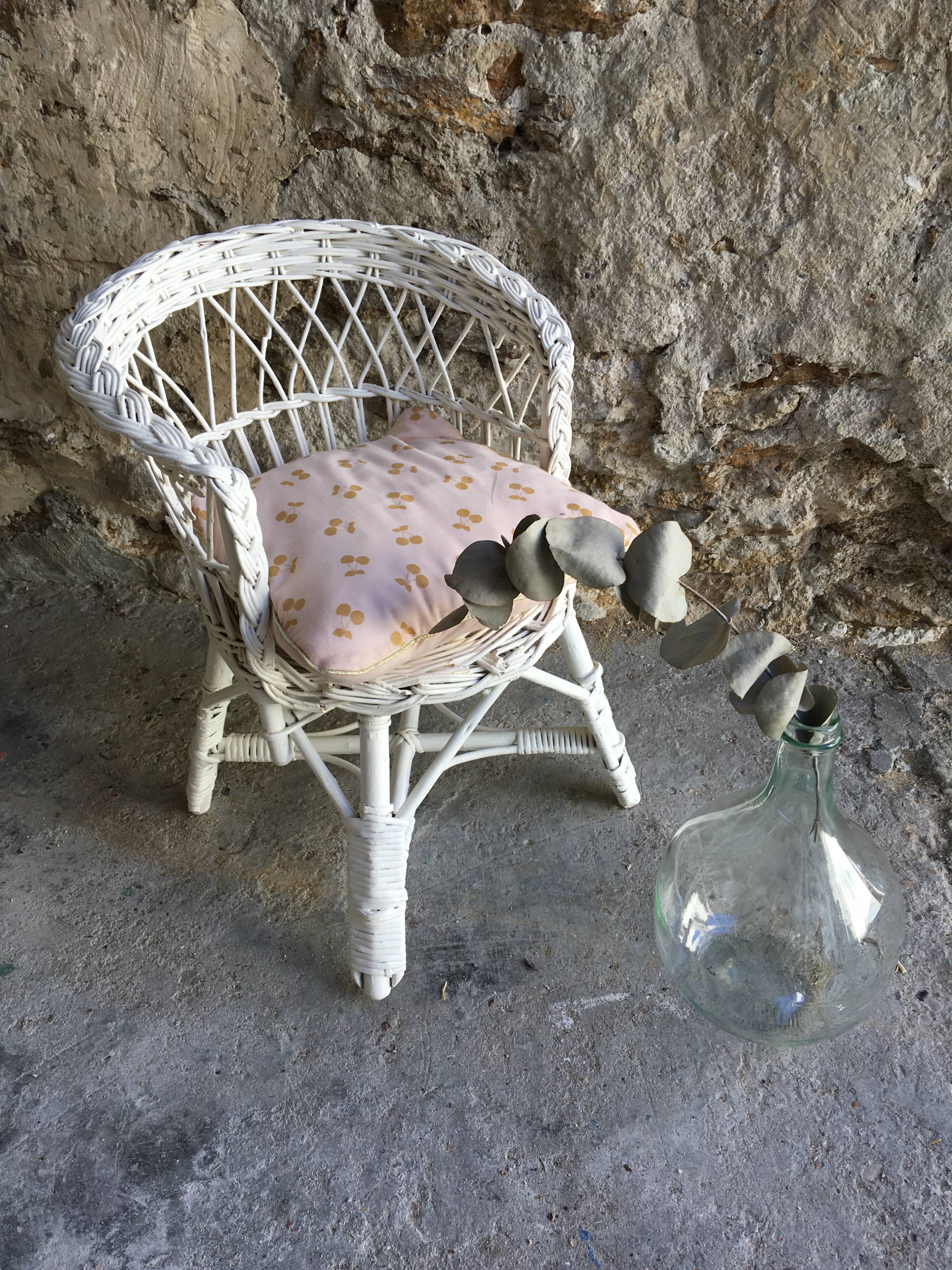 Fauteuil pour enfant en rotin