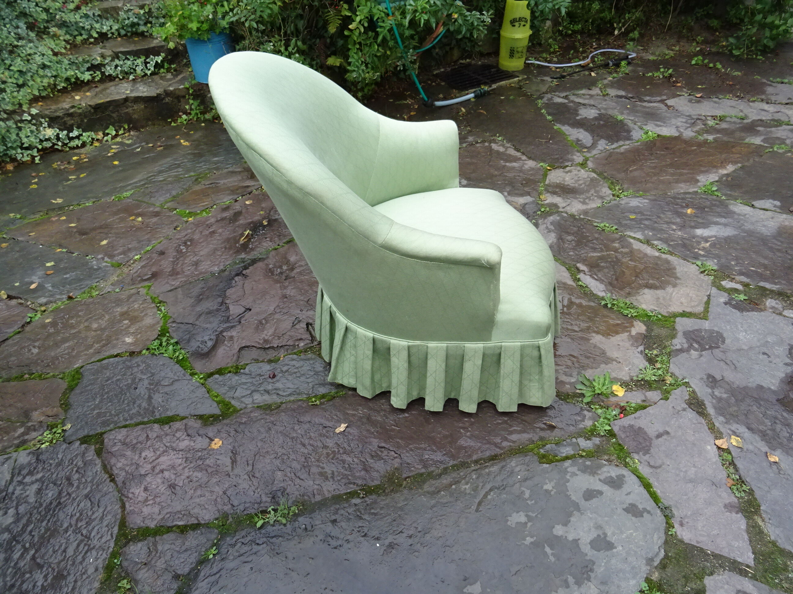 Toad armchair