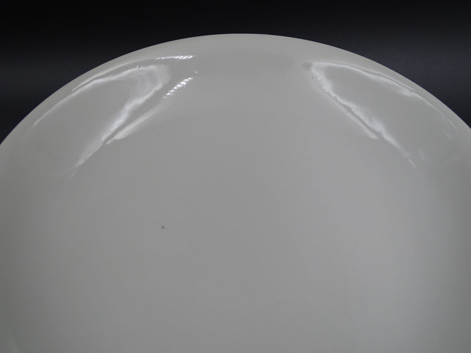 White porcelain dish, cut on foot, ideal for fruit or dessert! Around 1920-1930