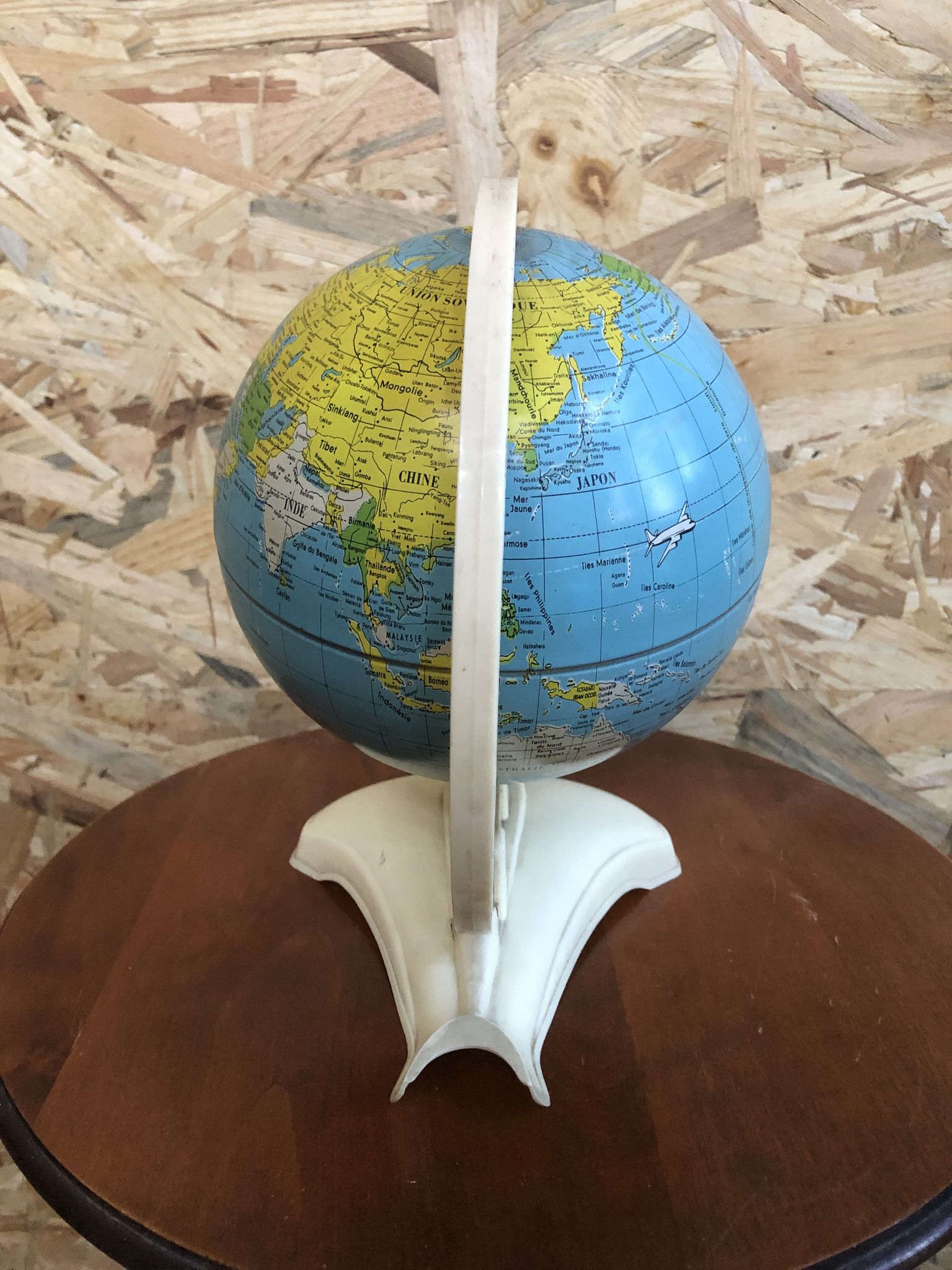 Old world map ms globe metal + bakelite base white vintage cream