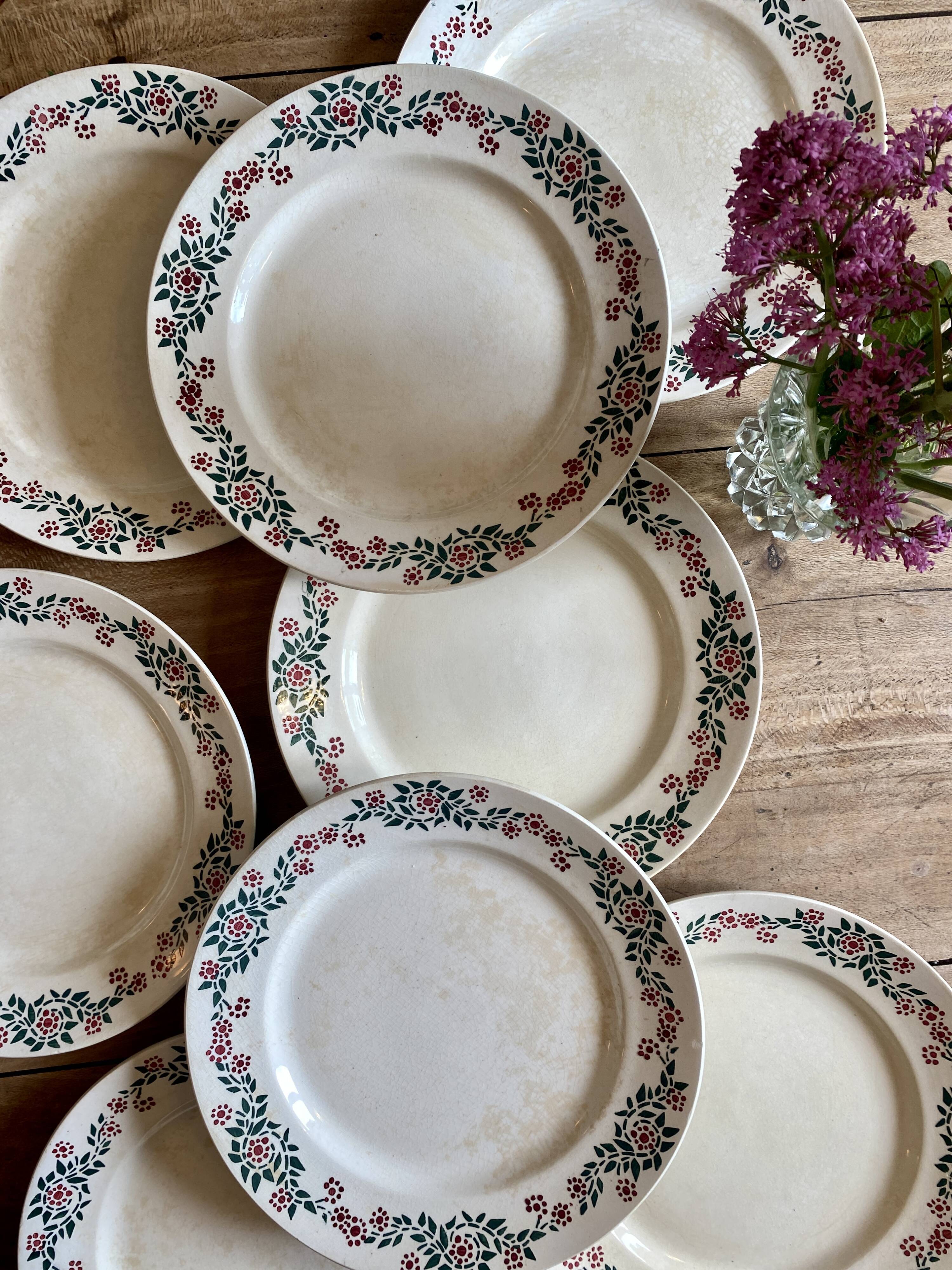 Set of 8 flat plates vintage model Cécile de HBCM