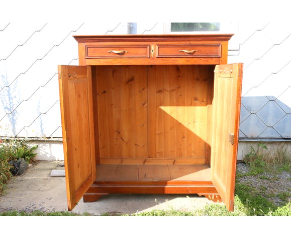 Low wardrobe with closet and drawers