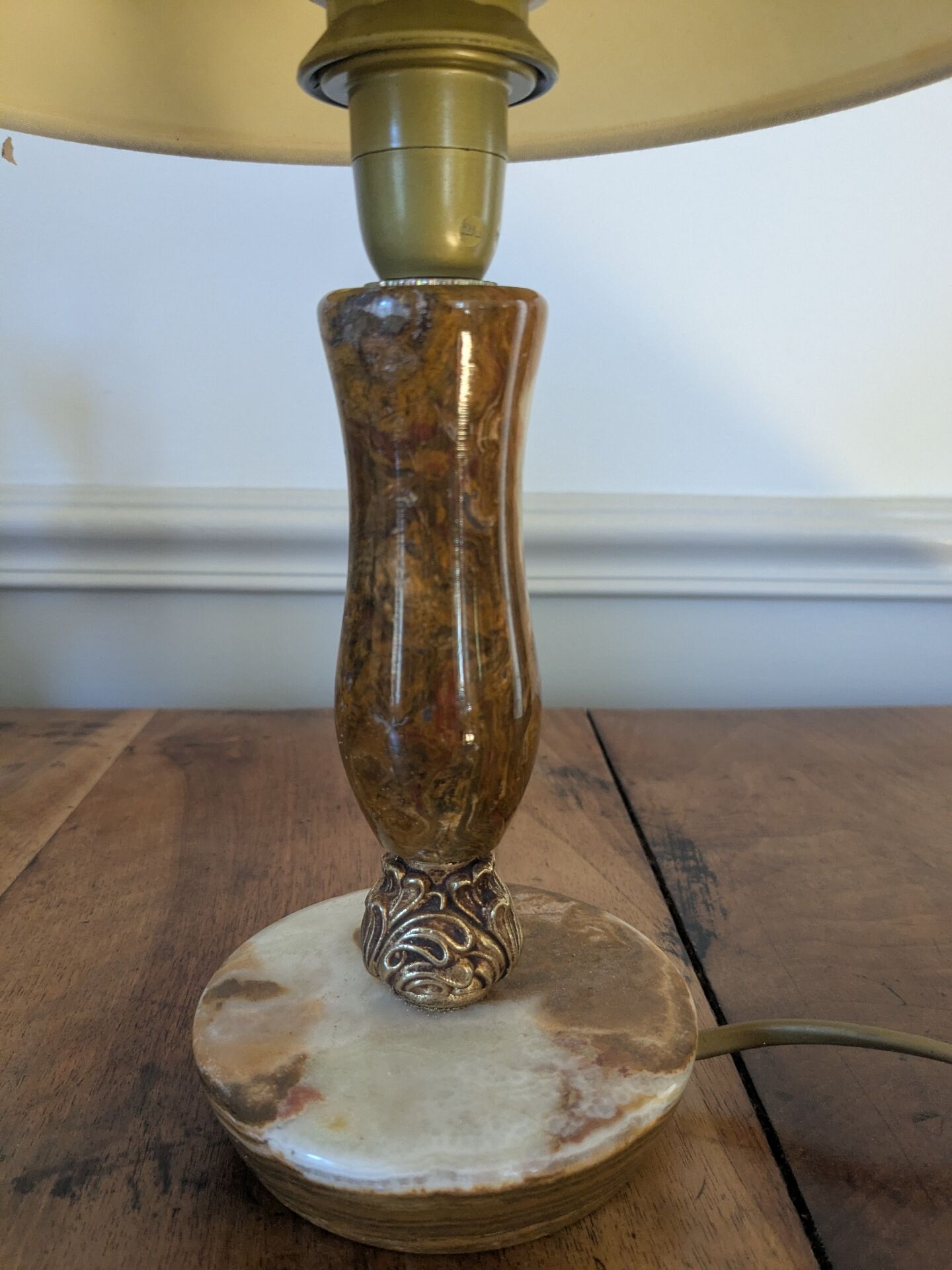 Lampe vintage en onyx et laiton