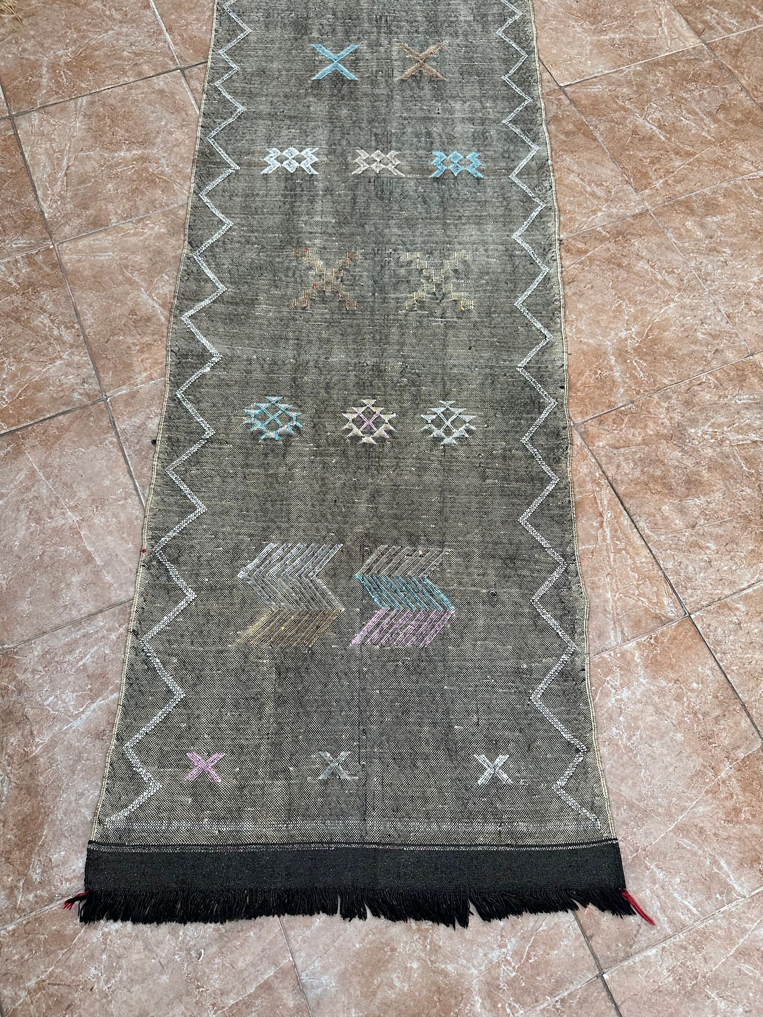 Moroccan silk hallway rug with cactus pattern: handwoven