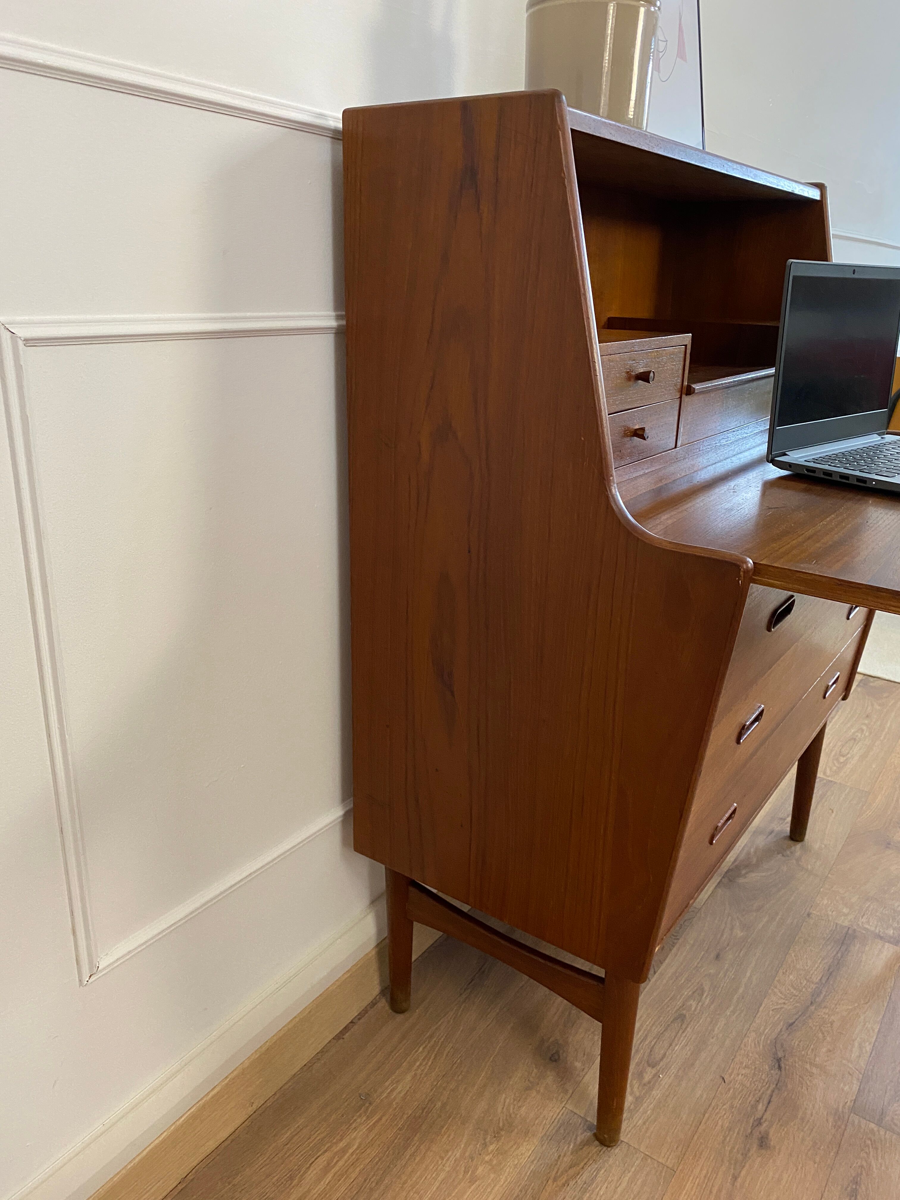 Secretary Arne Wahl Iversen, Vinde Mobelfabrik edition