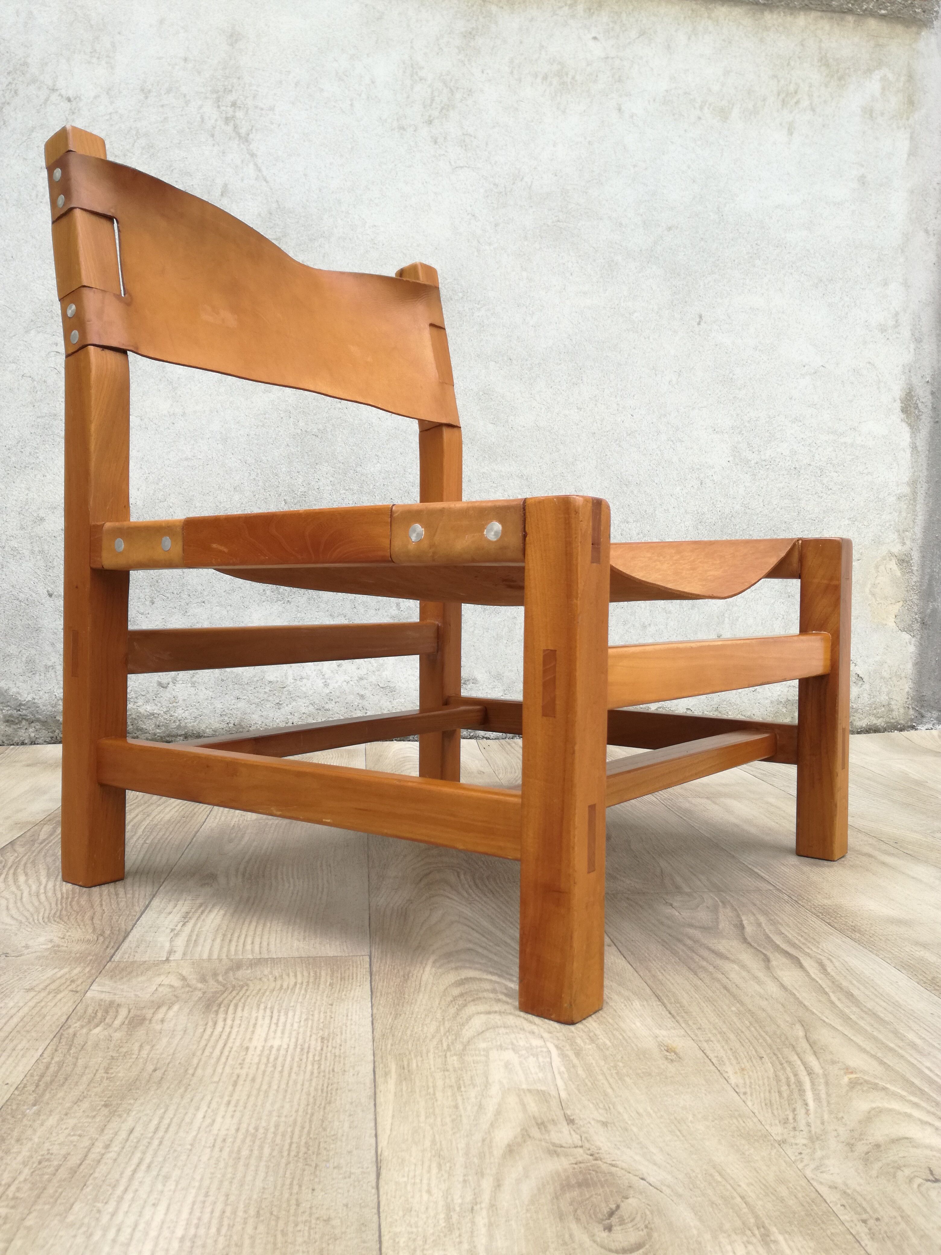 Armchair in solid elm and leather Maison Regain 1970