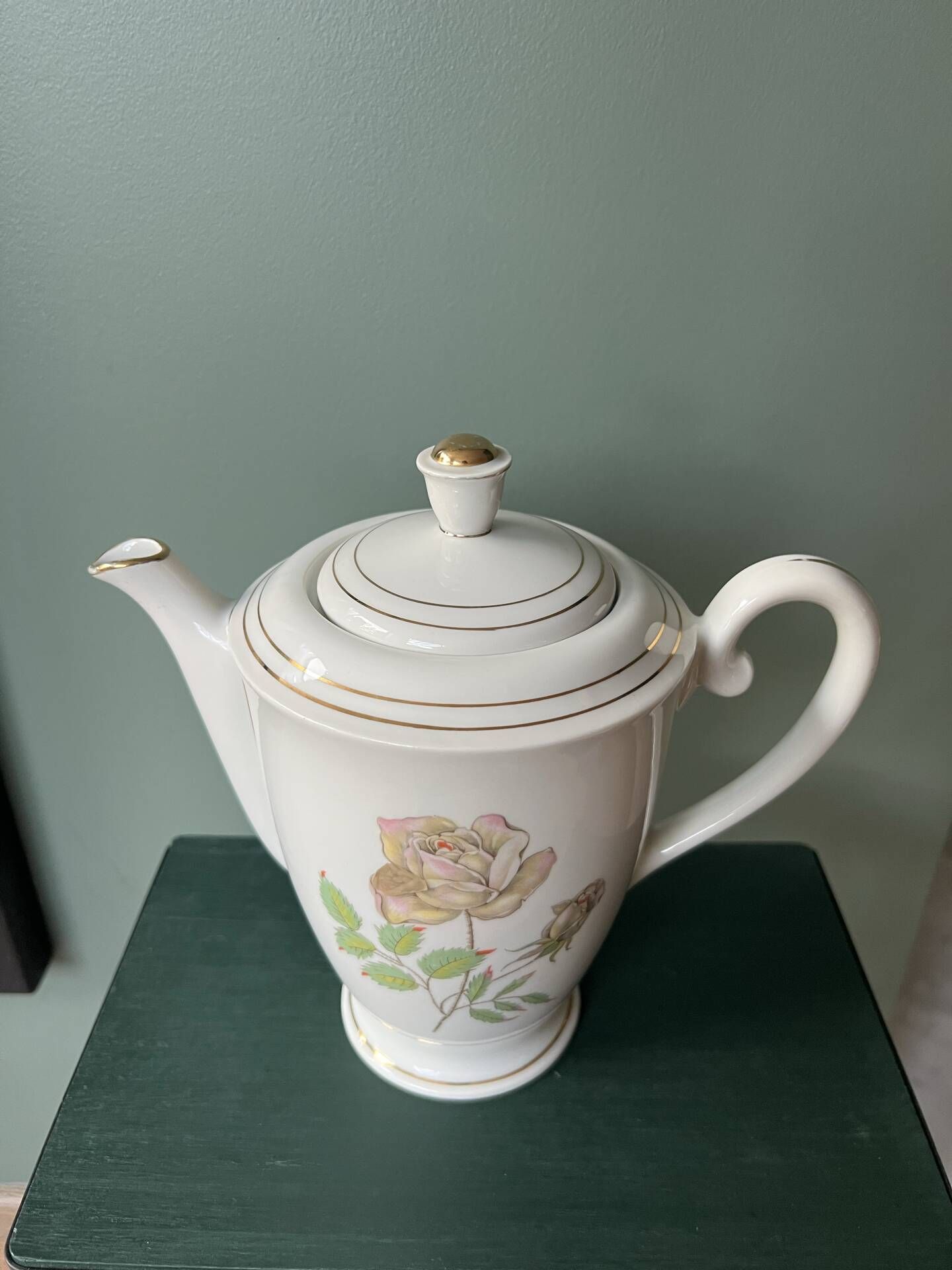Old coffee pot / jug in Limoges porcelain – Rose decoration and