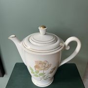 Ancienne cafetière / verseuse en Porcelaine de Limoges – Décor Rose et