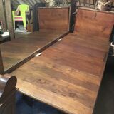 Extendable oak table