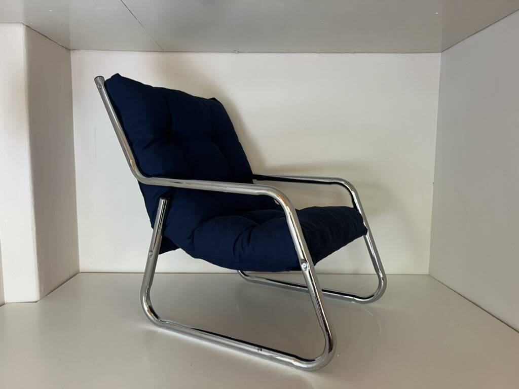 Fauteuil tubulaire chromé bleu années 70 Space Age