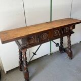Baroque Spanish console table in carved walnut, 17th-18th century.
