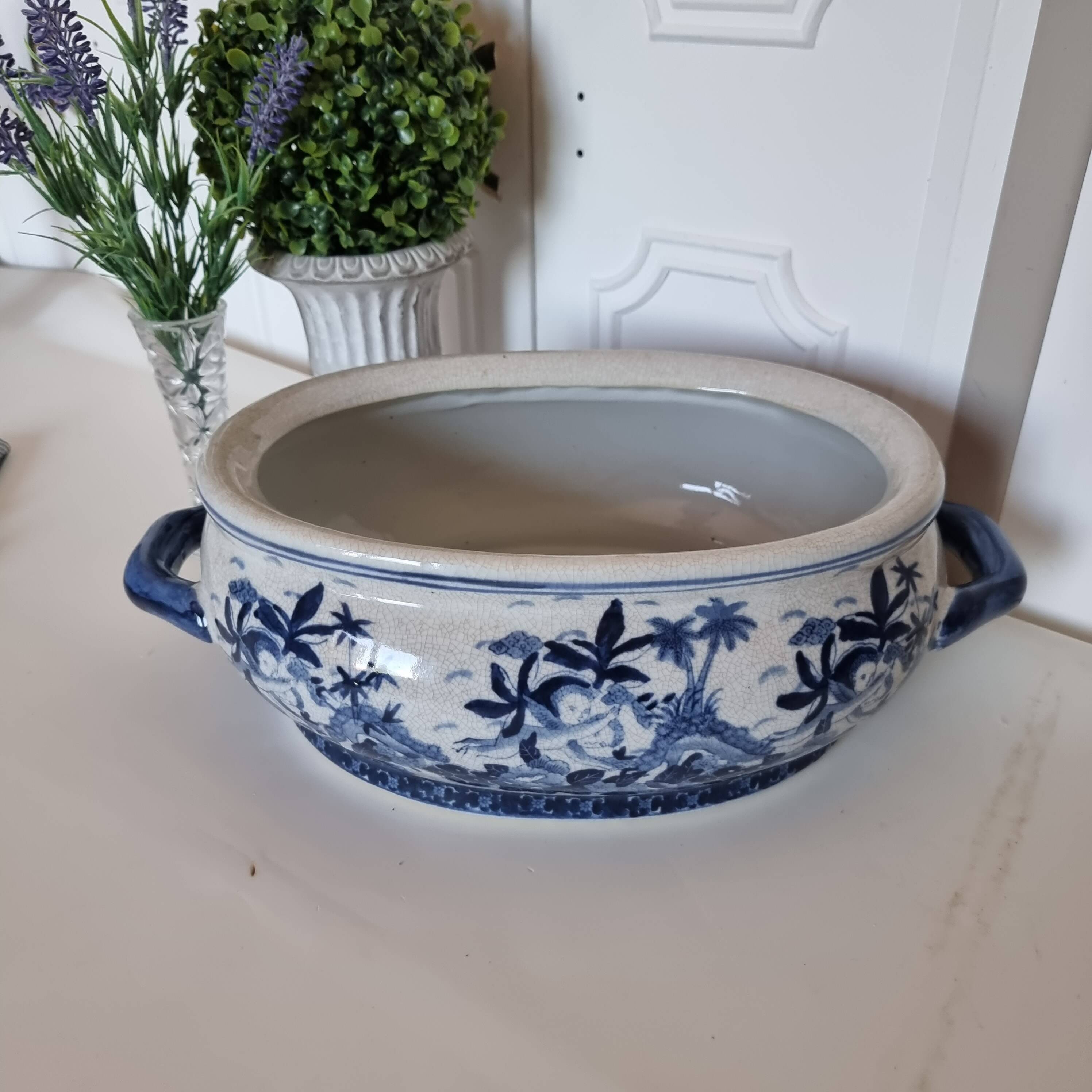 Beautiful Chinese glazed porcelain cachepot or pot, an authentic piece
