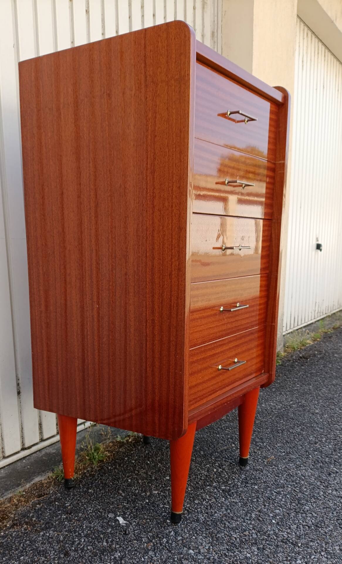 Chest of drawers