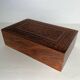 Boîte à bijoux en bois sculpté