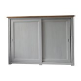 Meuble de métier vintage en chêne patiné gris perle , 2 portes coulissantes, 6 étagères.