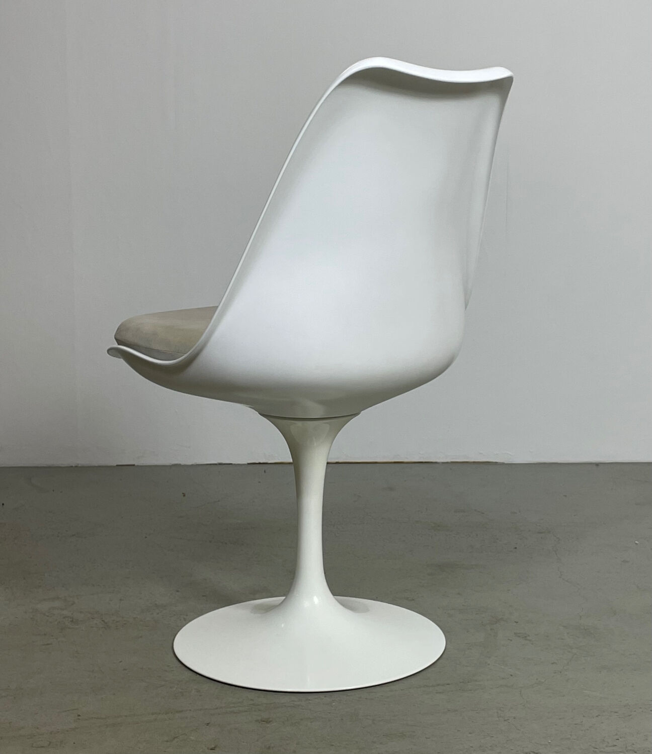 4x Eero Saarinen Tulip Chairs white leather