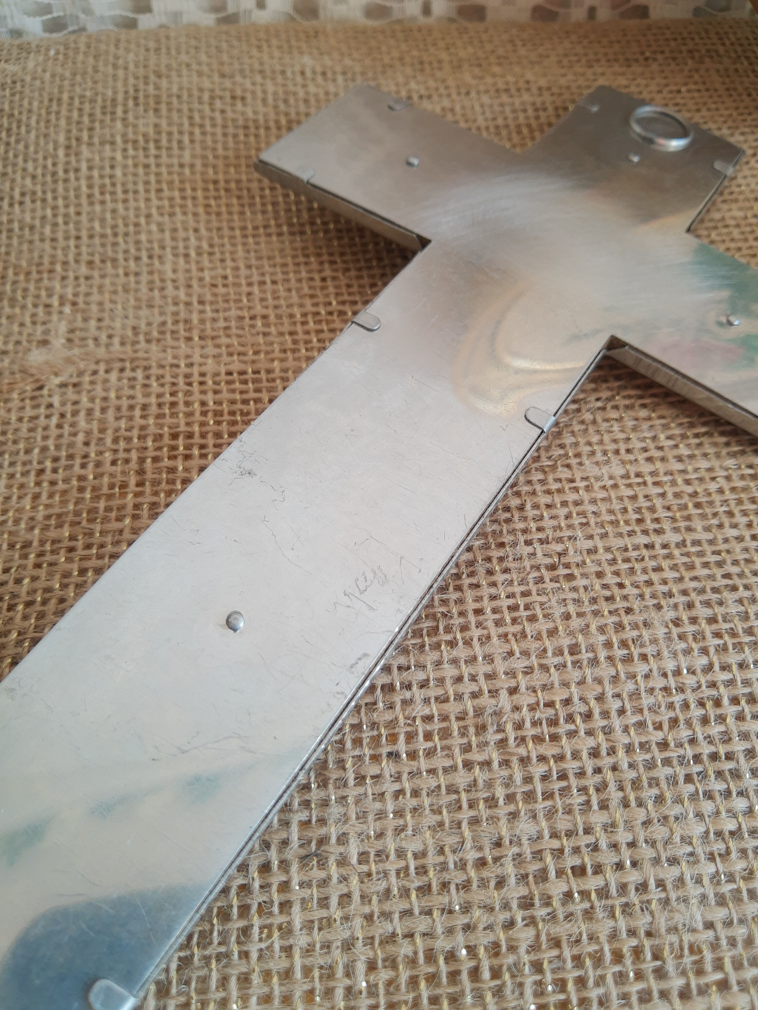 Crucifix en aluminium vintage