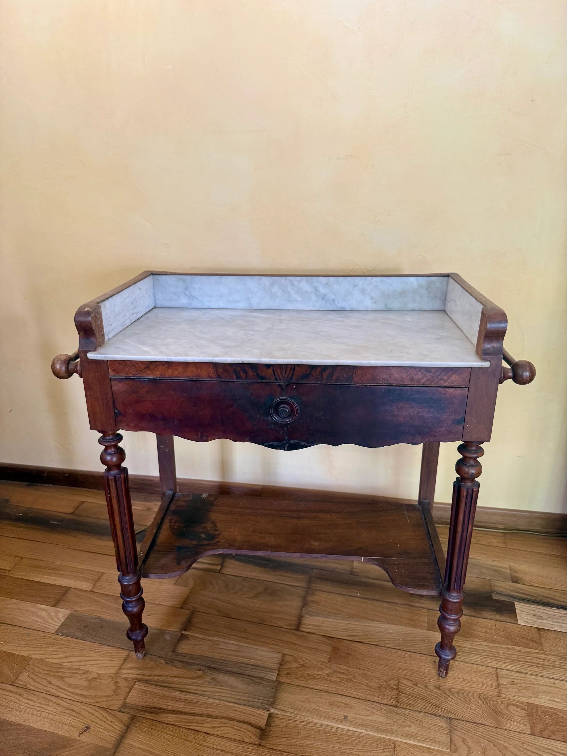 Bureau coiffeuse en bois et marbre